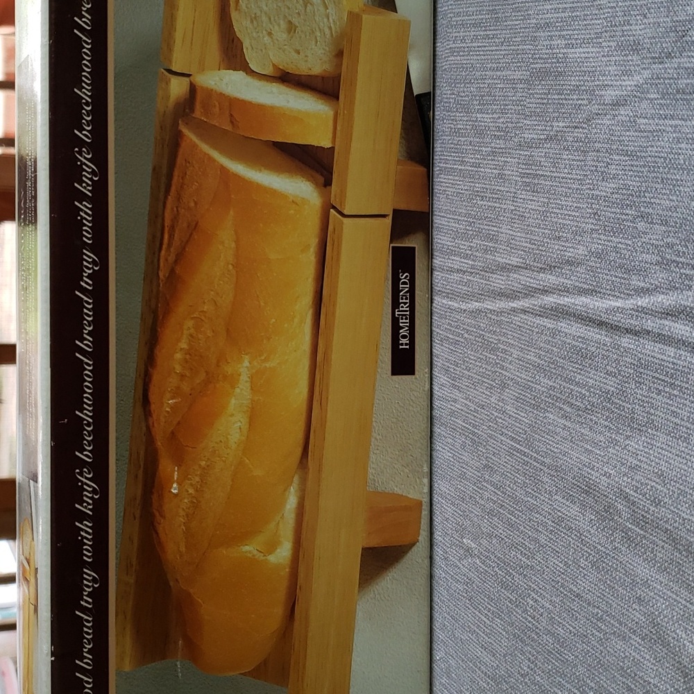 Hometrends Beechwood Bread Tray With Knife, NIB